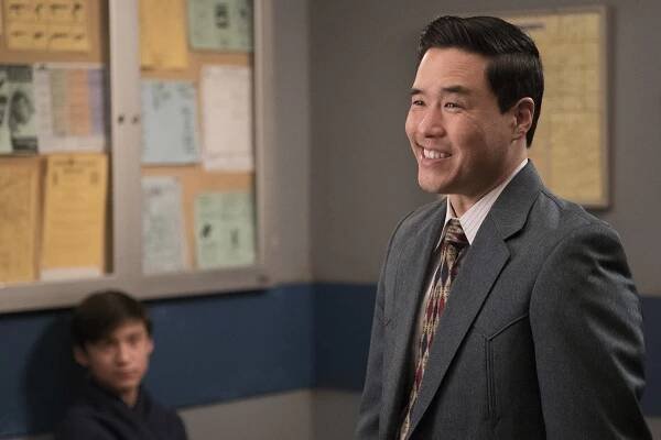 Huangovi v Americe - Ride the Tiger - Z filmu - Randall Park