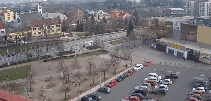 Otrokovice Náměstí 3. května webkamera – Sledujte živě počasí a dění ve městě