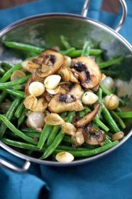 Haricot verts with mushrooms and caramelized onions