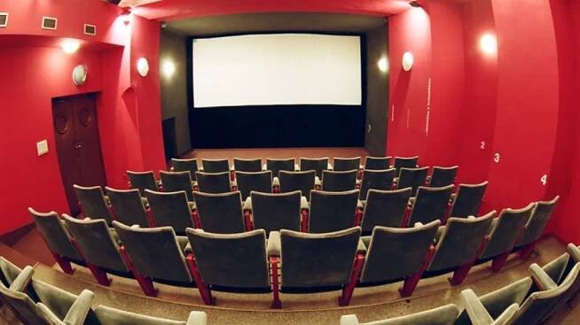 Kino otevřeno. Zachránci biografů na chvíli oživili pražský klub Delta