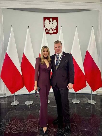 Ženy Filipa Turka - tajemná blondýna na inauguraci polského prezidenta Karola Narowického.