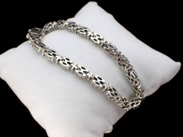 Krásný stříbrný náramek- bezpečnostní uzávěr - Šperky