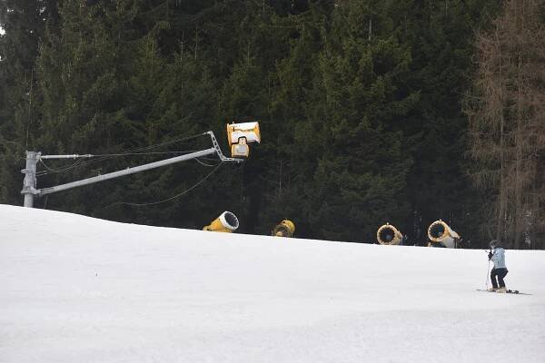 Biatlon v Novém Městě nezastaví lyžování na Harusáku. Parkování si pohlídají