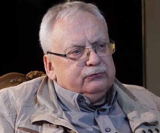 Andrzej Sapkowski Biography - Facts, Childhood, Family Life & Achievements