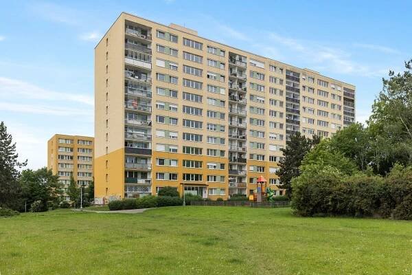 Galerie Pronájem, Byty 3+kk, 63 m2 s lodžií - V Průčelí, Praha 11 - Chodov