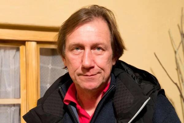 Pamatujete na Vikiho ze Sněženek a machrů? Zdědil krásnou starou vilu na Ořechovce. Nahlédněte dovnitř