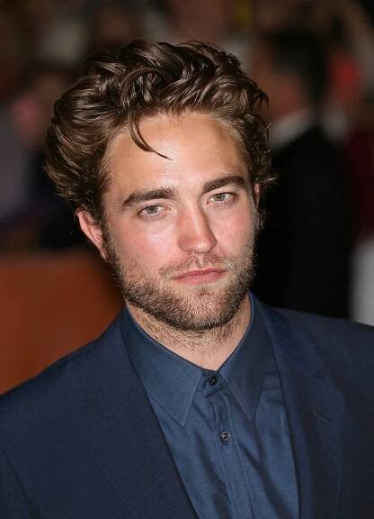 Idol dívčího publika z Twilight má nový objev: Robert Pattinson randí s touto nepřehlédnutelnou rebelkou