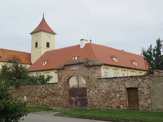 Fotogalerie • Zámek Loděnice (Zámek) • Mapy.com