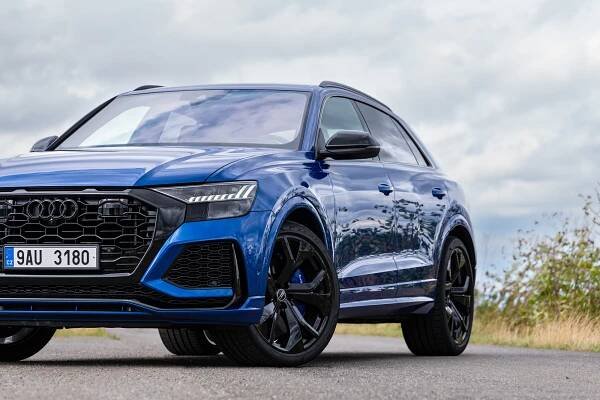 Žádná rozmařilost do Pařížské. Audi RS Q8 je skvěle fungující auto