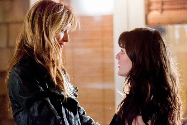 Californication - Párty - Z filmu - Natascha McElhone, Madeleine Martin