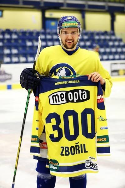 HC ZUBR Přerov - Mikuláš Zbořil odehrál v sobotu 300. zápas za MEO. Připomínat mu to bude dres