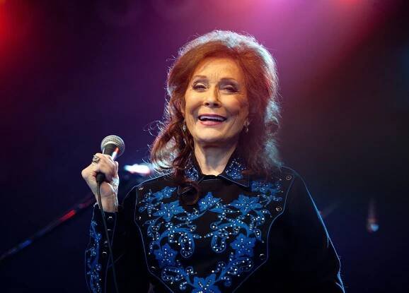 Country legenda Loretta Lynn se postavila do polemiky, aby řekla pravdu o zkušenostech žen