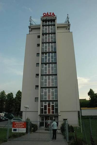 Tři mrtví po výbuchu na ubytovně v Otrokovicích