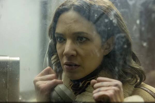 Album Photos Seule, špionážní thriller s Asií Argento a Jeanne Balibar v hlavních rolích 