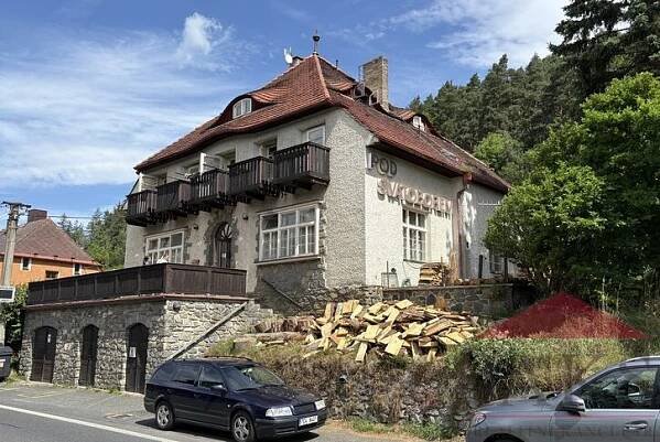 Františkova Ves u Sušice; bývalý hotel "Pod Svatoborem" s terasou a zahradou