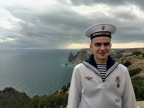 Námořník opoziční vůči Putinovi se chlubil medailí za Krym a usvědčil 41. brigádu raketových člunů černomořské flotily RF