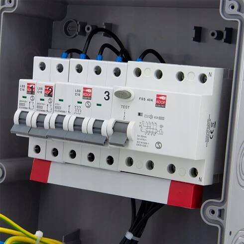 STAVEBNÍ ROZVADĚČ ZABEZPEČEN 32/5 16/5*C 2*GS*2C FI40/4/003 IP44 Značka ELS Elektrotechnika