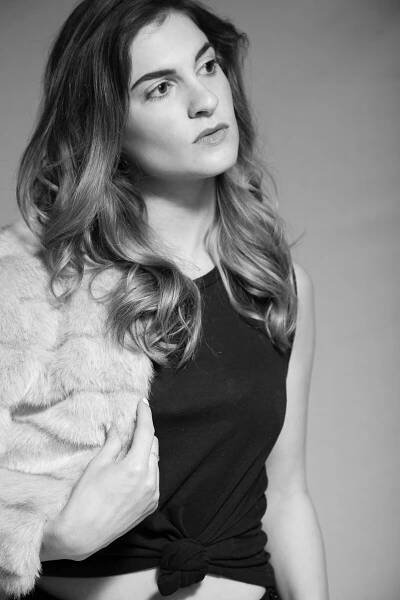  Model: Carrie Edwards 