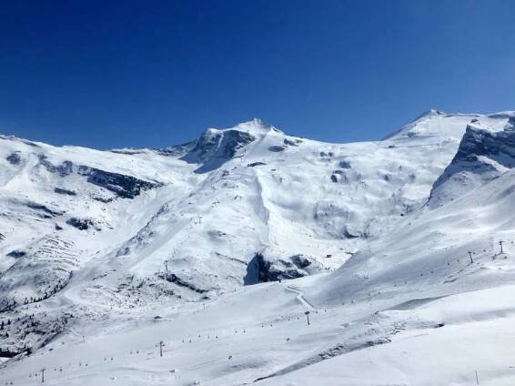Ski resort Hintertux Glacier (Hintertuxer Gletscher)
