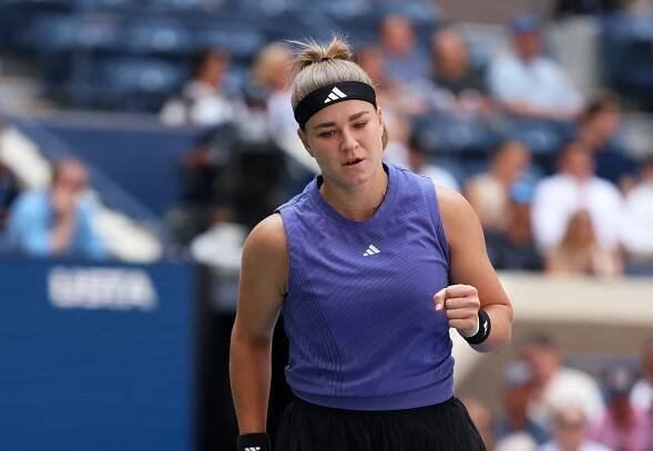 Příběh roku, zázrak. A k tomu hypnotizující tenis. Svět se rozplývá nad Muchovou