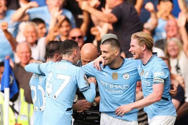 Manchester City beat Chelsea to defend Premier League title 1