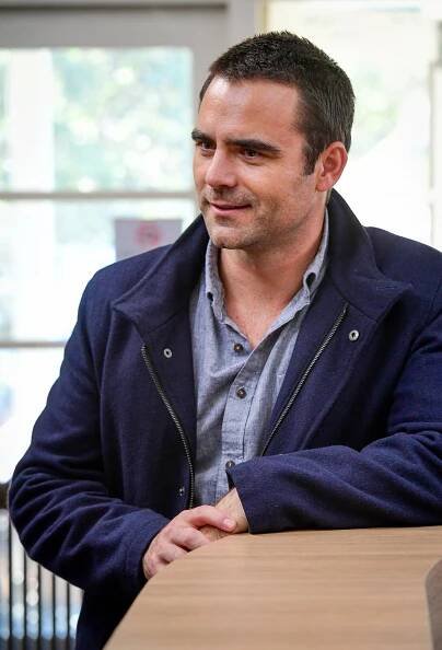 Dustin Clare - Doktor srdcař - Hugh Am I? - Z filmu