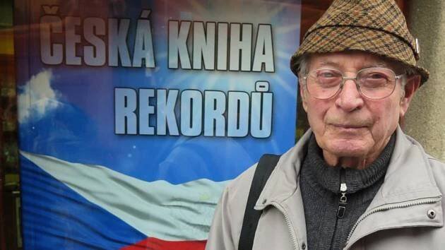 Novoročenky zaujaly. Všeuměl Vacek se s nimi dostal do České knihy rekordů