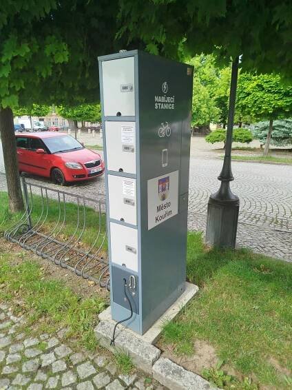 Nabíjecí stanice pro elektrokola a mobilní zařízení foto 3