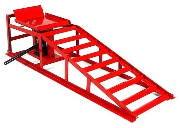 Nájezdová kovová rampa s hydraulickým zvedákem 2000 kg MAR-POL, 1 ks