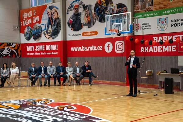 Roudnice má novou sportovní halu. Mondi aréna poslouží hlavně basketbalistům