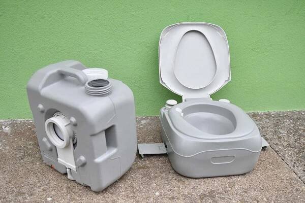 rozložené chemické wc
