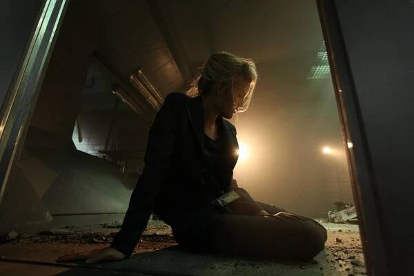Maggie Grace - Útěk z MS-1 (2012), Obrázek #10
