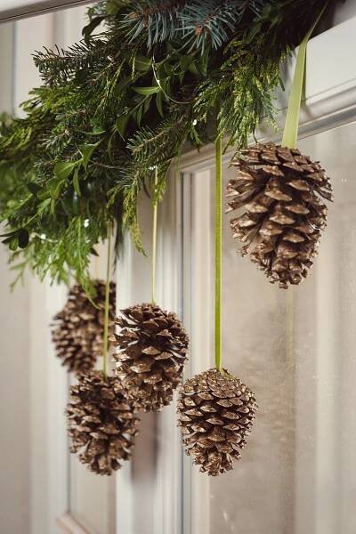 DIY Vánoční girlanda z chvojí a živého hvozdu