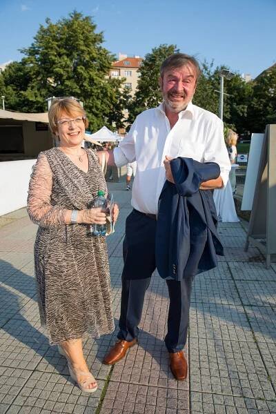 Landa s manželkou, Munzarová, Kostková i další: Bývalá dětská herecká hvězda otevřela letní divadelní scénu za 10 miliónů