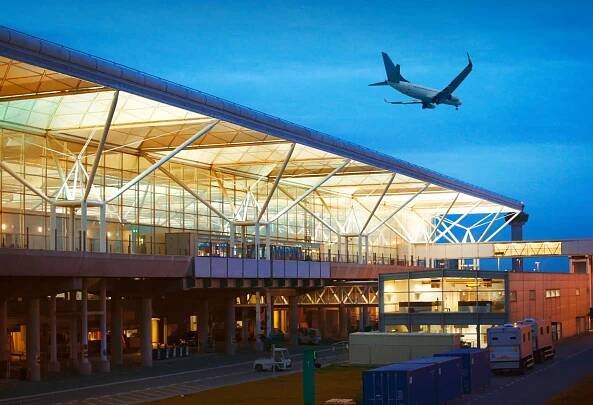 letiště stansted - airports exterior - stock snímky, obrázky a fotky
