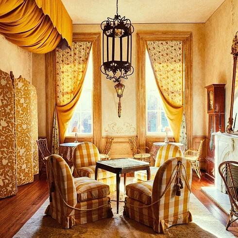 Why Are We Yearning for Traditional Decor Again?