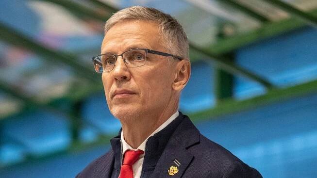 Ve prospěch rivala. Igor Larionov brousí pro Colorado mladý ruský klenot