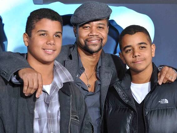 Cuba Gooding Jr., Mason Gooding, and Spencer Gooding at the Los Angeles Premiere "Avatar" on December 16, 2009. 