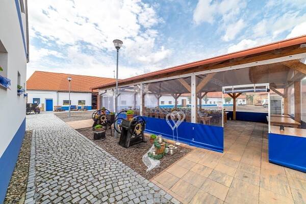 Restaurace | Čechův dvůr