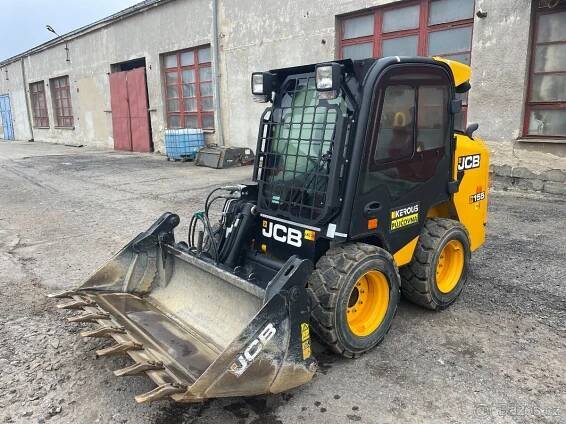 Smykový nakladač JCB 155 - Pelhřimov