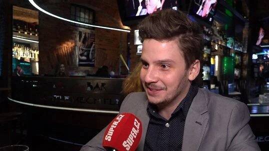 15 let byl jeho druhým tátou Petr Rychlý: Po konci Ordinace přijde o příjem i seriálový Jakub Mázl - Super.cz