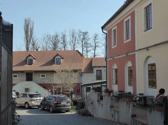 Restaurace Dvůr Hoffmeister foto 3
