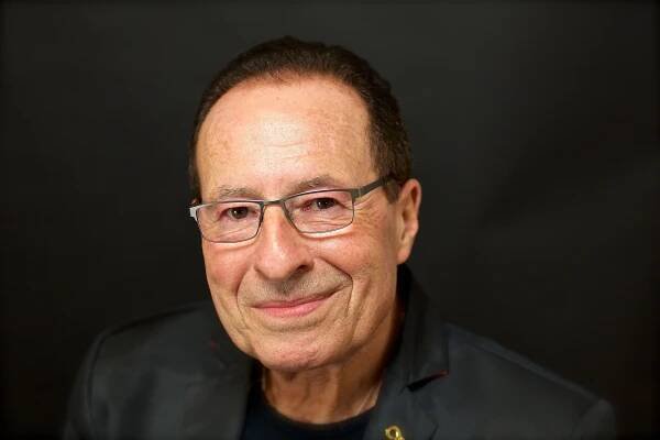 Peter James