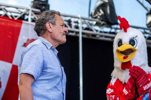 Ve FuParku Galerie Šantovka proběhl křest nového dresu HC Olomouc. Křtu se zúčastnil herec a režisér Miroslav Krobot, 13. srpna 2021 v Olomouci.