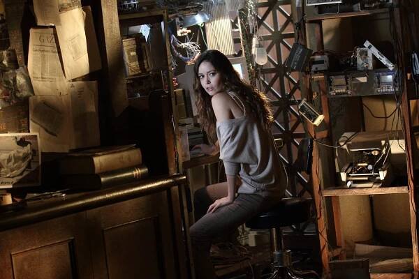 Mstitel Cape - Promo - Summer Glau