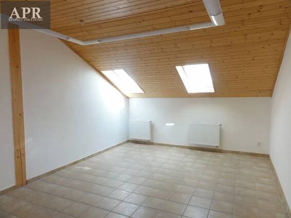 Pronájem kanceláře 44 m², Naardenská, Uherský Brod