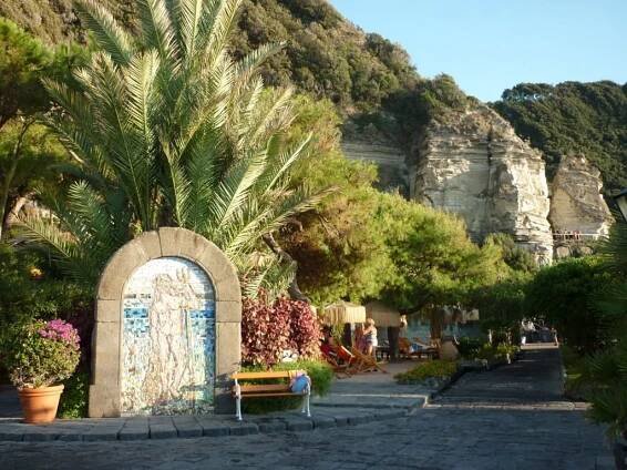 Termální ostrov Ischia a Neapolský záliv s návštěvou Říma