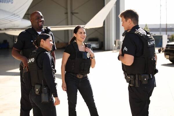Richard T. Jones, Lisseth Chavez, Alyssa Diaz - Zelenáč - Strike Back - Z natáčení