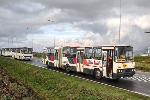 Spanilá jazda počas V. Stretnutia Ikarusov objektívom Stanislav Szali Skuráka | Slovenská autobusová doprava Zvolen, a.s