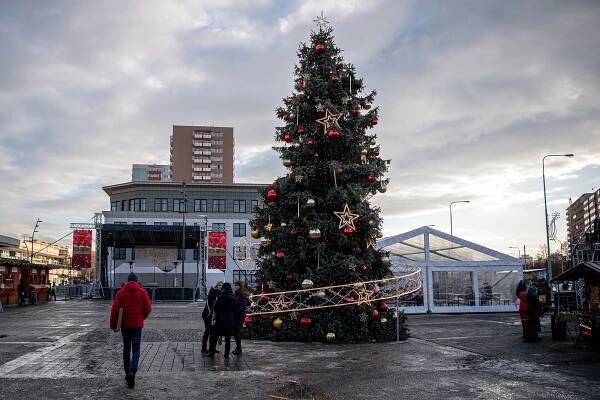 Advent na Jihu: V neděli se rozzáří vánoční strom u Akordu, po něm Vánoční město